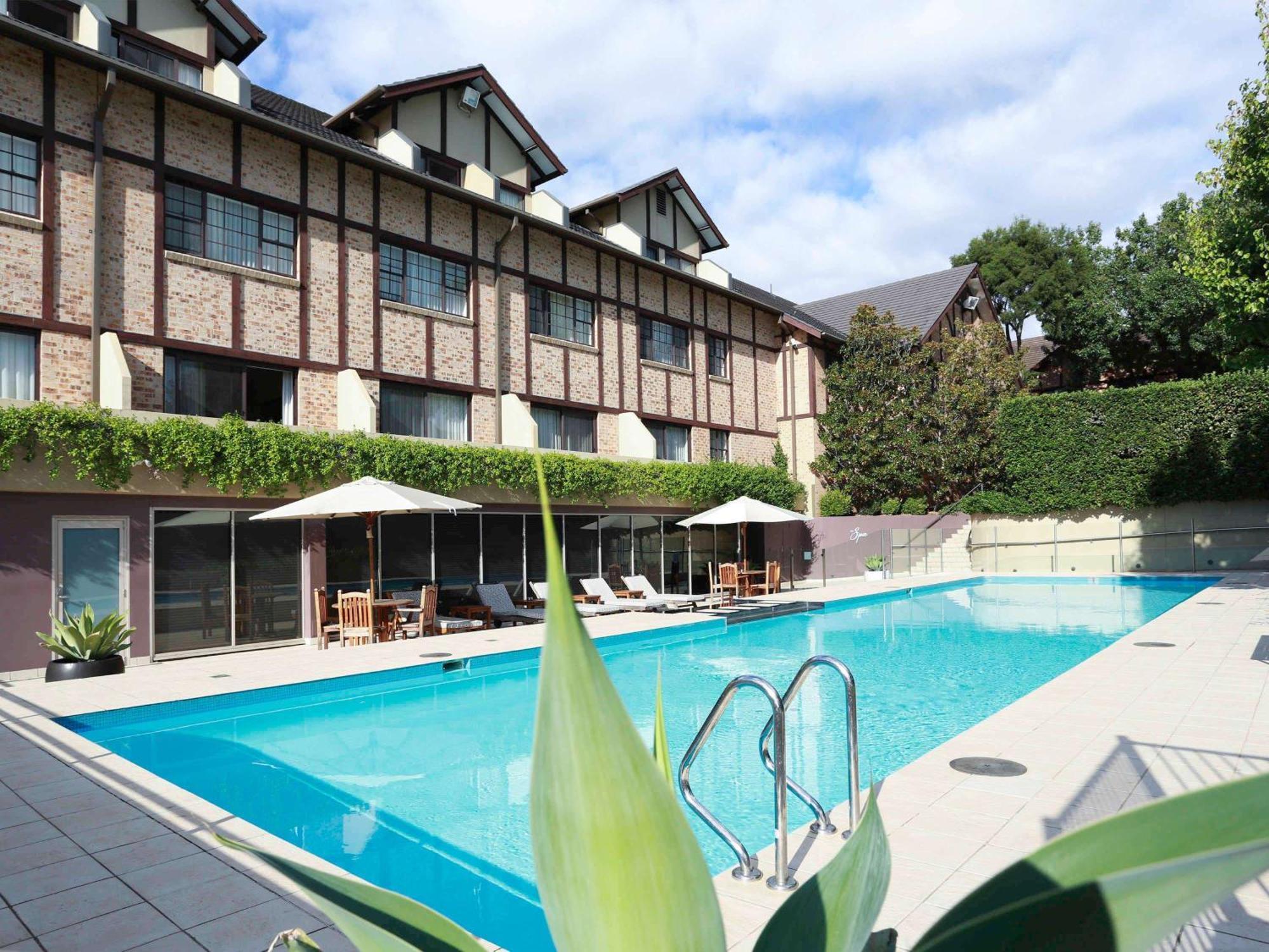 Peppers The Hills Lodge Castle Hill Exterior photo